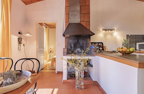 Puimichel Villa | Hermoso apartamento en villa con WIFI, patio, mascotas permitida, vista panorámica y aparcamiento