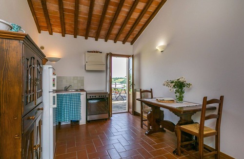 Cinigiano Villa | Bonito apartamento en villa con A/C, piscina, WIFI, patio, vista panorámica y aparcamiento