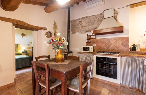 Poggi del Sasso Villa | Precioso apartamento en villa para 2 personas con WIFI, piscina, A/C, TV, patio y mascotas permitida