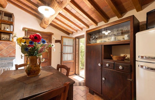 Poggi del Sasso Villa | Precioso apartamento en villa para 2 personas con WIFI, piscina, A/C, TV, patio y mascotas permitida