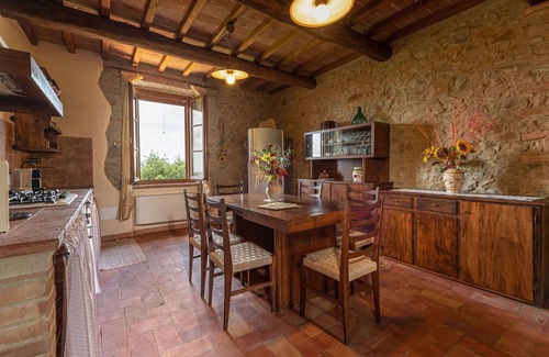 Sasso dʼOmbrone Villa | Bonito apartamento en villa con A/C, WIFI, piscina, TV, patio, vista panorámica, aparcamiento