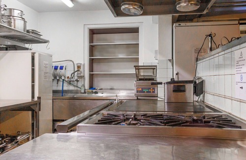 Vercorin Casa | Acogedor apartamento en villa para 23 personas con WIFI, jacuzzi y terraza