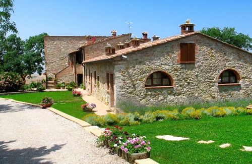 Gambassi Terme Villa | Apartamento en villa con WIFI, piscina, A/C, TV, terraza, vista panorámica, cerca de San Gimignano