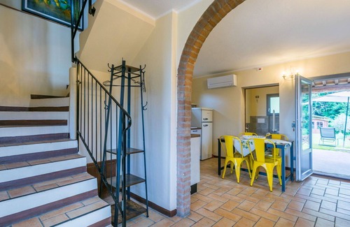 Castagneto Carducci Villa | Bonito apartamento en villa para 5 personas con piscina, A/C, WIFI, patio y mascotas permitida