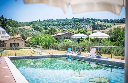 Lidarno Villa | Hermoso apartamento en villa para 6 personas con piscina, WIFI, TV, patio y mascotas permitida