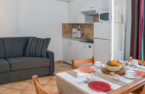 Pineto Casa | Hermoso apartamento en villa con WIFI, A/C, piscina, TV, terraza, mascotas permitida y aparcamiento