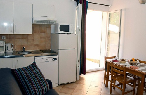 Pineto Casa | Hermoso apartamento en villa con WIFI, A/C, piscina, TV, terraza, mascotas permitida y aparcamiento