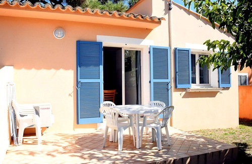 Pineto Casa | Hermoso apartamento en villa con WIFI, A/C, piscina, TV, terraza, mascotas permitida y aparcamiento