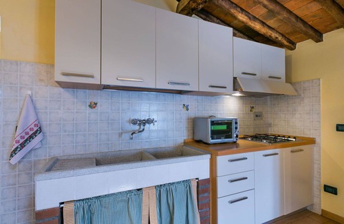 Pescia Casa | Bonito apartamento en villa para 6 personas con WIFI, piscina, TV, terraza y aparcamiento