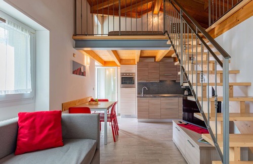 Novate Mezzola Apartamento | Hermoso apartamento para 5 personas con WIFI, TV, balcón y aparcamiento