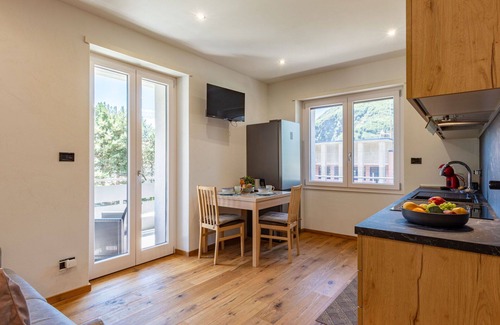 Samolaco Apartamento | Bonito apartamento para 3 personas con A/C, WIFI, balcón y aparcamiento