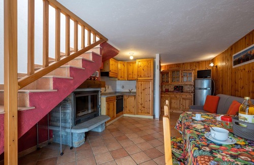 Sarre Apartamento | Bonito apartamento para 6 personas con TV, balcón y aparcamiento, cerca de Aosta