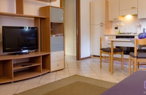 Montagnana Apartamento | Cosy Apartment “Le Cà De Boron Jasmine Apartment” near Historical Centre with Wi-Fi & Garden; Parking Available
