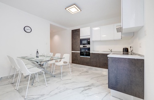 Swieqi Apartamento | Cosy Apartment Steps to St George's Bay