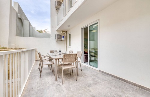 Swieqi Apartamento | Cosy Apartment Steps to St George's Bay