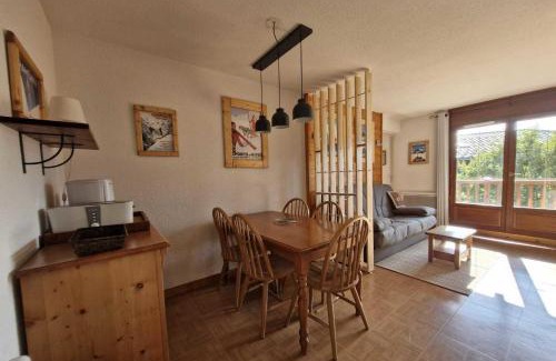 Flumet Apartamento | Cosy apartment with balcony and mountain view