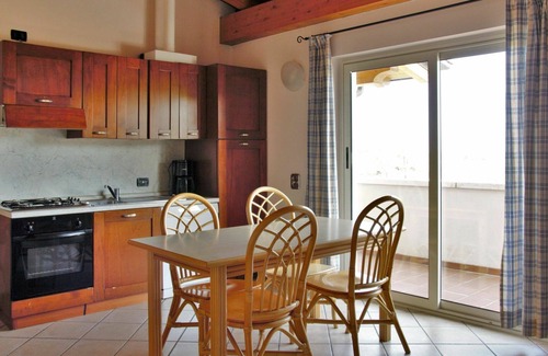 Cunettone-villa Apartamento | Apartamento con WIFI, A/C, piscina, TV, balcón, mascotas permitida, vista panorámica, aparcamiento