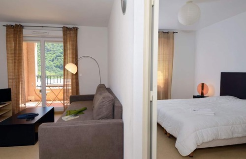 Avene Condominio | Cosy Appartement Près du Centre Thermal