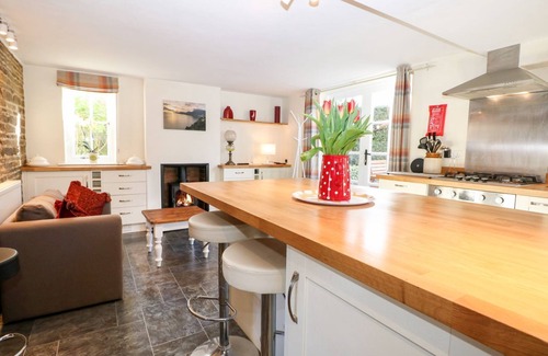 Warnham Cabaña | Cosy Apple Tree Cottage in Rural Village Location within walking distance of pub