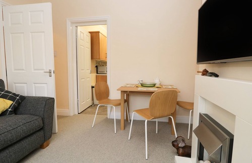Heysham Cabaña | COSY BEE, pet friendly, character holiday cottage in Heysham