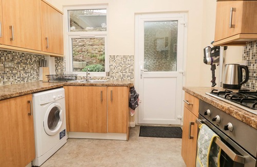 Heysham Cabaña | COSY BEE, pet friendly, character holiday cottage in Heysham
