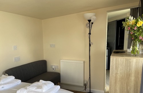 Kingsbridge Cabina | Cosy Cabin with Countryside Views