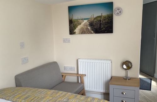 Kingsbridge Cabina | Cosy Cabin with Countryside Views