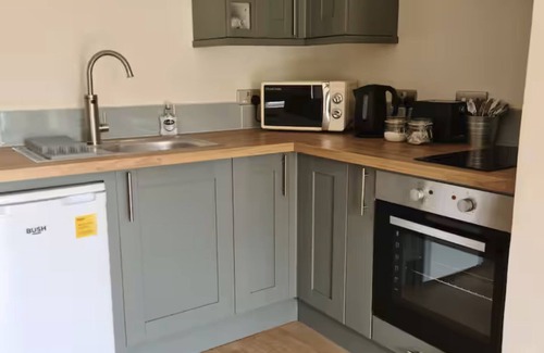 Freshwater Cabina | Cosy cabin in the beautiful West side of the Isle of Wight. Pet Friendly!