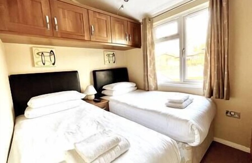 Tewitfield Cabina | Cosy Cabin near Lake