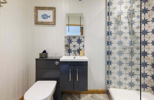 Birdham Casa | Cosy Cabin Retreat Close to Beaches
