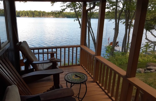 Tay Valley Cabaña | Cosy cabin steps from the lake