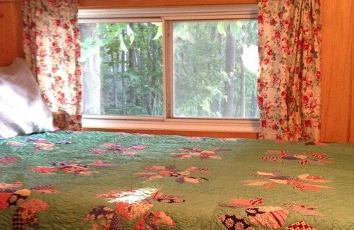 Tay Valley Cabaña | Cosy cabin steps from the lake