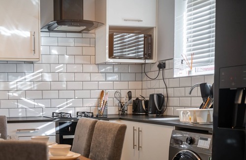 Woking Casa | Cosy Canalside Home