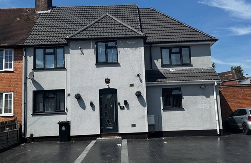 Welford Casa | Cosy Central Home - Sleeps 5, Free Parking & Patio