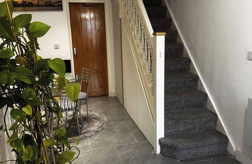 Welford Casa | Cosy Central Home - Sleeps 5, Free Parking & Patio
