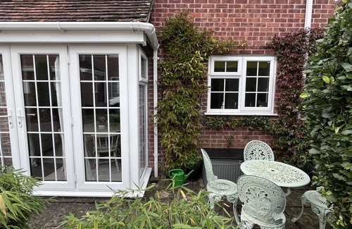Shaftesbury Cabaña | Cosy central Shaftesbury 2 bed cottage with Parking