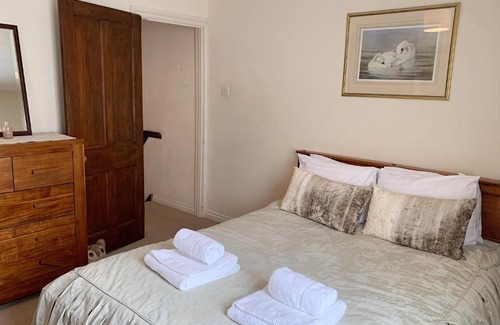 Windsor City Centre Casa | Cosy Central Windsor House Sleeps 4
