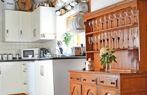 Dorchester Cabaña | Cosy Character Holiday Cottage in Dorset Village