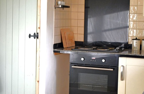 Dorchester Cabaña | Cosy Character Holiday Cottage in Dorset Village