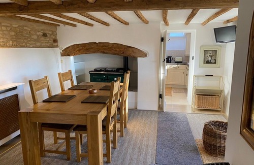 Longborough Cabaña | Cosy Charming Cottage in Cotswolds