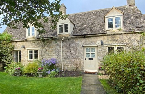 Longborough Cabaña | Cosy Charming Cottage in Cotswolds