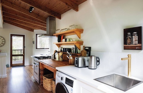 Smiths Lake Cabina | Cosy Coastal Cabin Getaway- Lakefront-Dog Friendly
