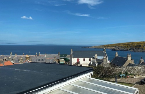 Portsoy Casa | Cosy coastal cottage in Portsoy, Scotland with beautiful sea views