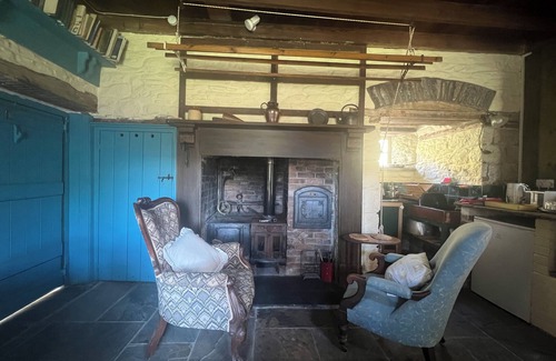 Margam Cabaña | Cosy, colourful farm cottage