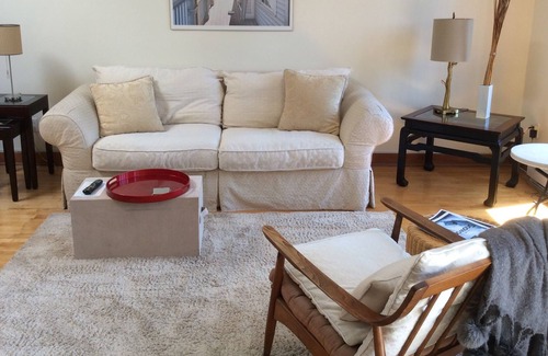 Hochelaga Casa | Cosy & Comfortable 1 Bedroom Upper Duplex, near Metro Joliette