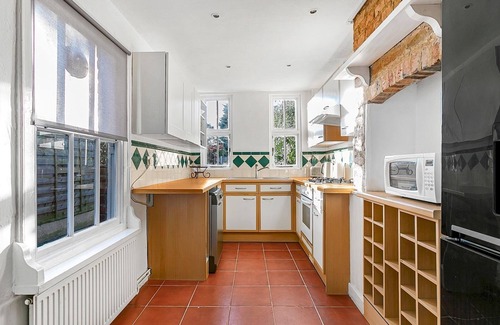Squirrel's Heath Casa | Cosy & Comfortable Family Home in Romford| Pass The Keys