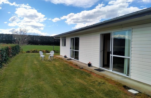 Darfield Cabina | Cosy comfortable, peaceful retreat, 30 mins from Christchurch Airport