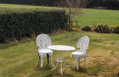 Darfield Cabina | Cosy comfortable, peaceful retreat, 30 mins from Christchurch Airport