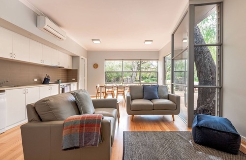 Quindalup Casa | COSY & CONTEMPORARY BEACH COTTAGE IN A TRANQUIL BEACHSIDE LOCATION