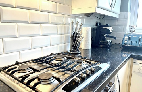 Bishop's Stortford Casa | Cosy & Convenient 4 Bedroom House in Bishops Stortford, near Stansted Airport.